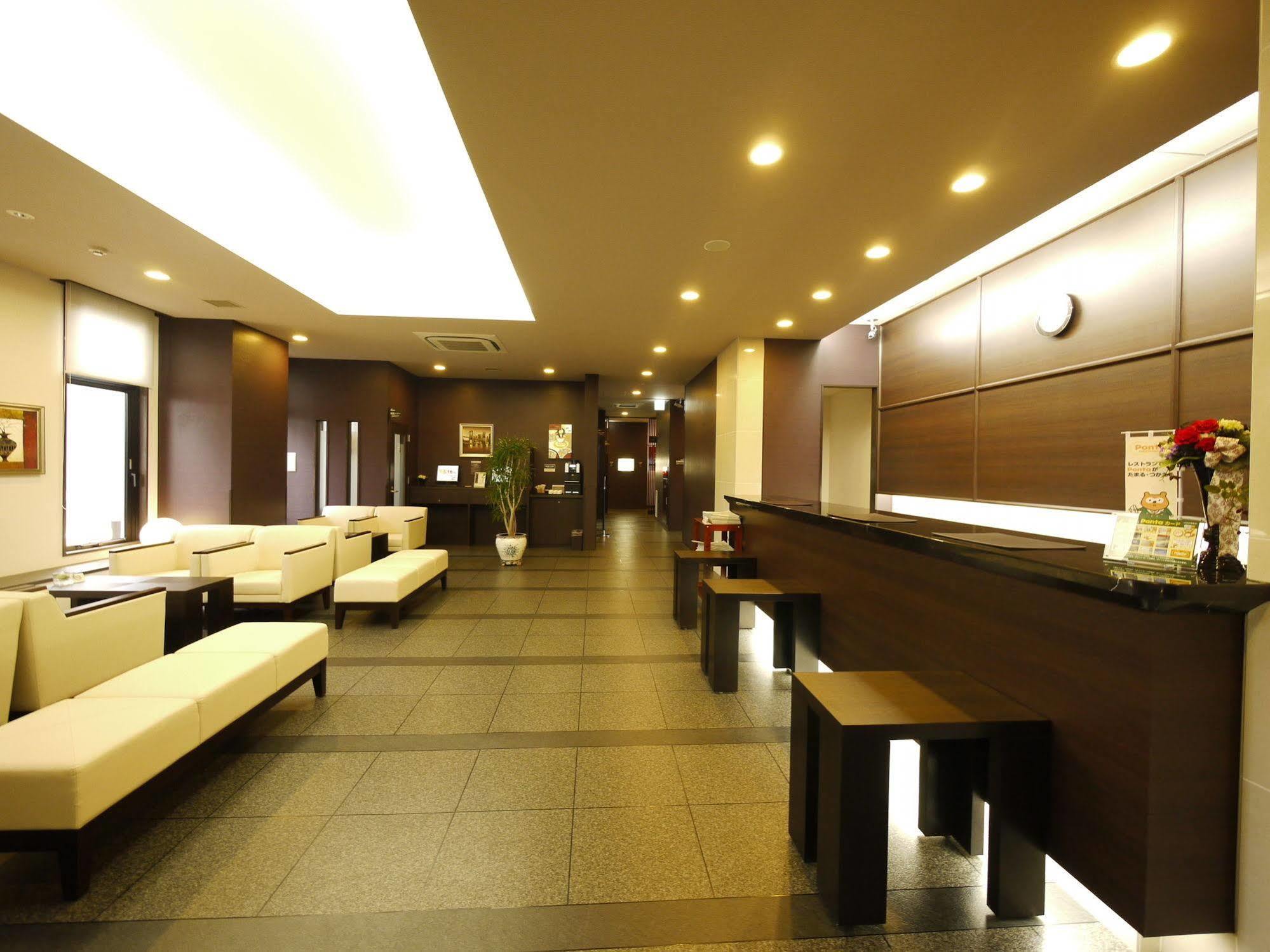 路线酒店 - 鱼津市 外观 照片